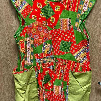 Vintage Smock Apron for crafts, cooking, painting, etc with pockets in front and ties in back