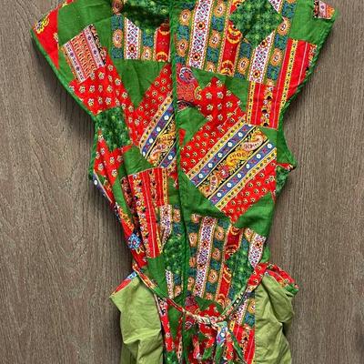 Vintage Smock Apron for crafts, cooking, painting, etc with pockets in front and ties in back