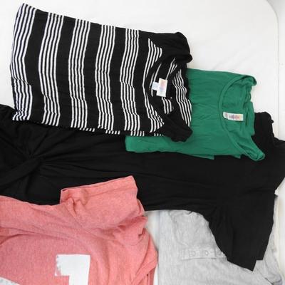 8 pc Women's Clothing size XL & XXL: 2 jeans, 4 SS Shirts, 2 LS shirts