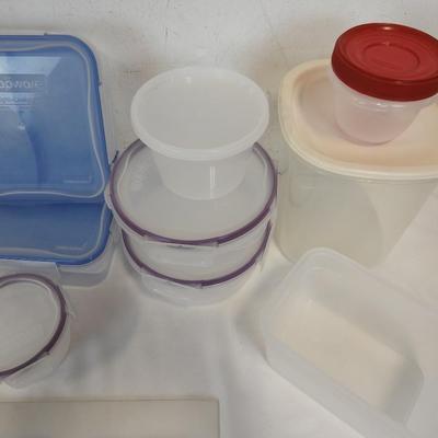 27 pc Kitchen Food Containers, "Snapware" 13 containers, 12 lids, 2 dividers