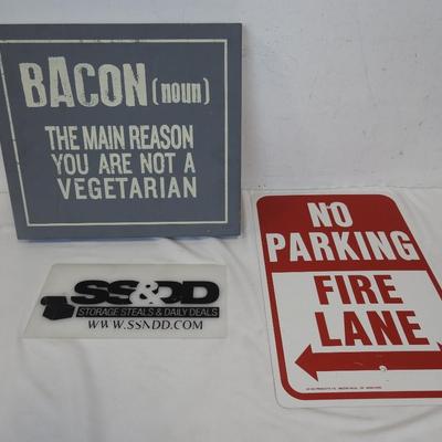 2 pc Wall Decor: Wooden "Bacon" (14x16) & Metal "No Parking" (12x18)