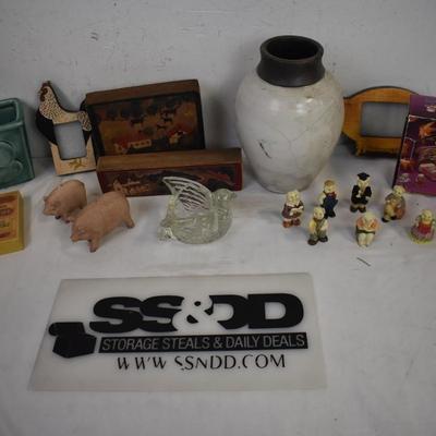Farm Animal DÃ©cor: Piggy Family Figurines, Green Flower Ceramic, Chicken Vase