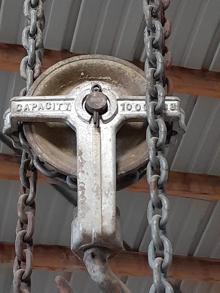 Pound Chain 1000 POUND CHAIN HOIST | EstateSales.org