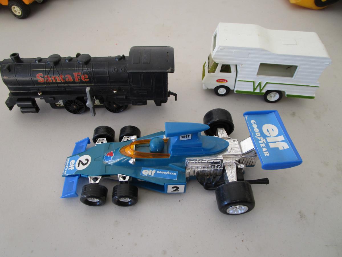 Wind Up Engine #52 Vintage Wind up engine, Formula One car, Winibago | EstateSales.org