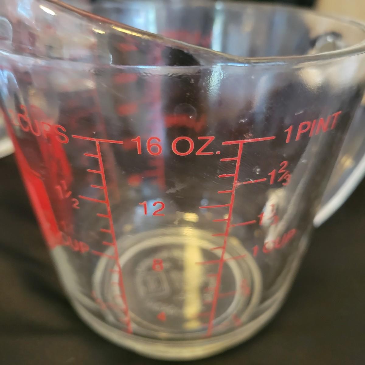 Anchor Hocking & Pyrex Measuring Cups & More (K-DW) | EstateSales.org