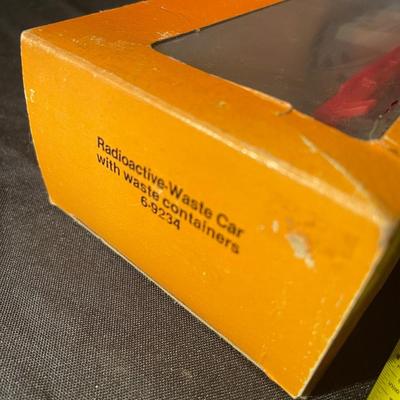 Lionel "Radioactive waste car w/waste containers"