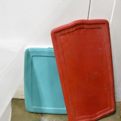 4 Plastic Totes, With Lids, Clear