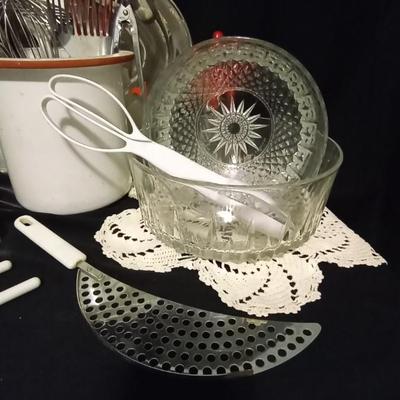 STAINLESS STEEL STRAINER-COOKING UTENCILS IN ENAMAL HOLDER-GRATER AND MORE