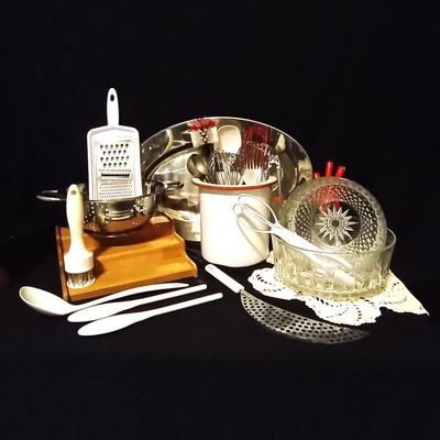 STAINLESS STEEL STRAINER-COOKING UTENCILS IN ENAMAL HOLDER-GRATER AND MORE