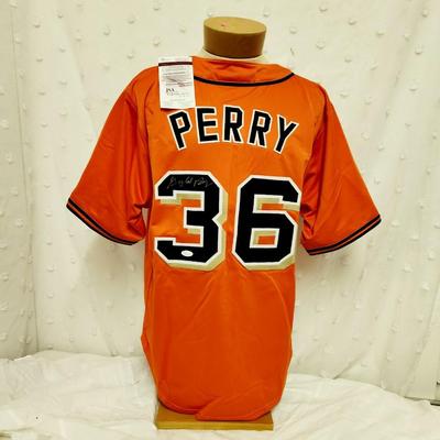 JSA AUTHENTICATED GAYLORD PERRY #36 SF GIANTS SIGNED FOOTBALL JERSEY