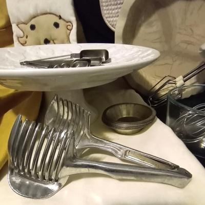 HAND MIXER-MIXING BOWLS-PEDESTAL CAKE STAND-MORE