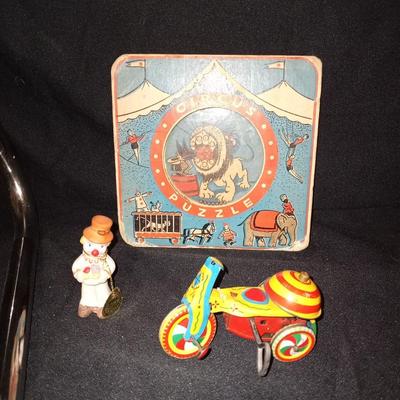 VINTAGE WINDUP TIN TRIKE-METAL CONE STAND-CIRCUS PUZZLE-CLOWN FIGURINE