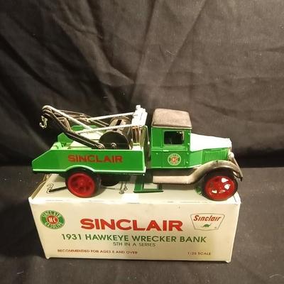 SINCLAIR 1931 HAWKEYE WRECKER BANK-STAGECOACH AND FIRST NATIONAL BANK