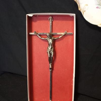 METAL CROSS-LAQUERED RELIGIOUS WOOD PLAQUE-COLLECTOR PLATE-ANGEL FIGURINE