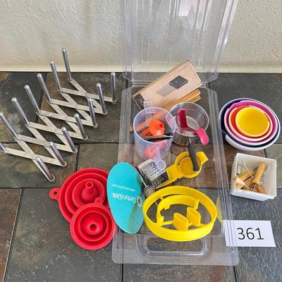 Box lot of kitchen gadgets