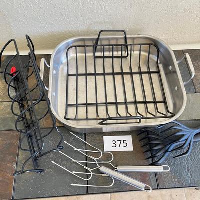 Roasting pan with additions