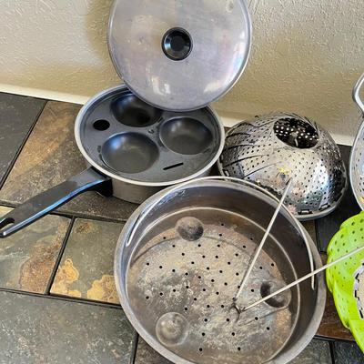 Lot of bakeware