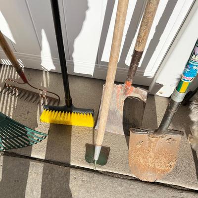 Lot of yard & garden tools