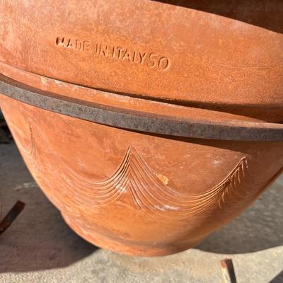Terra Cotta pot w/ Stand