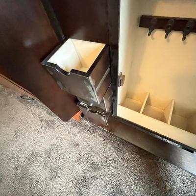 Free Standing dressing mirror /Jewelry Armoir