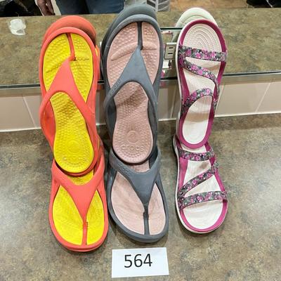 3 pairs of Sandals Flip Flops