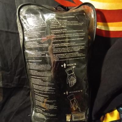 AUTHENTIC HARLEY DAVIDSON HEATED GLOVES-TSHIRT AND PILLOW SHAM