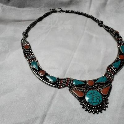 Over 35G of  GORGEOUS  Vintage Turquoise Native American Bib Necklace