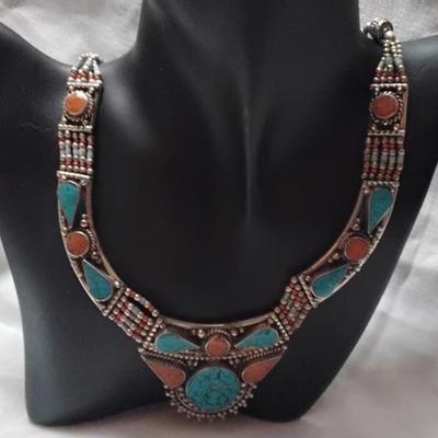 Over 35G of  GORGEOUS  Vintage Turquoise Native American Bib Necklace