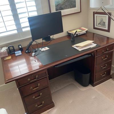 HP Pro Display Monitor 24" with desk arm (~2015)