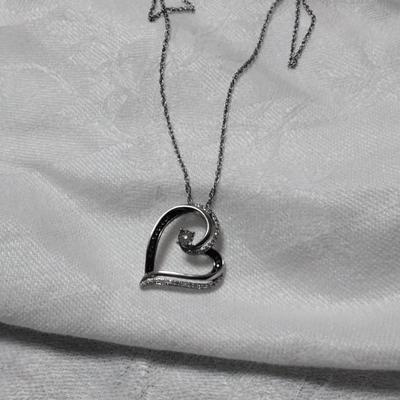 Stunning Solitaire Diamond With Black and White Diamonds 18" 925 Necklace