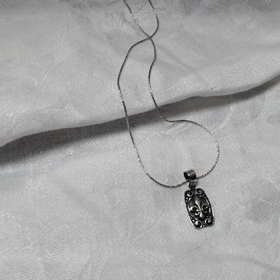 Beautiful Fleur De Lis 18" 925 Necklace