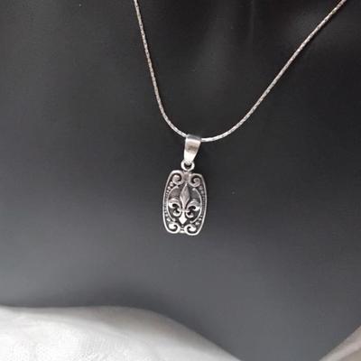 Beautiful Fleur De Lis 18" 925 Necklace
