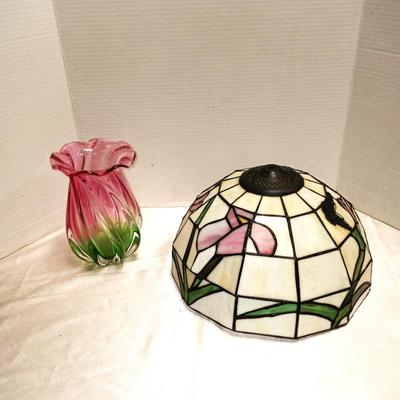 BEAUTIFUL STAIND GLASS LAMP SHADE AND PINK/GREEN VINTAGE VASE