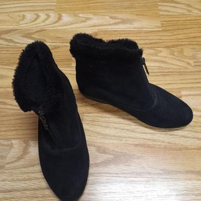 LADIES FASHION BOOTS AND SHOES SIZE 8