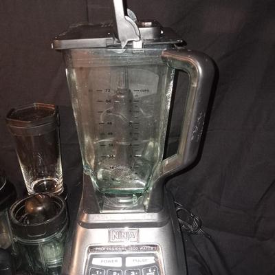 NINJA BLENDER WITH ALL THE EXTRAS