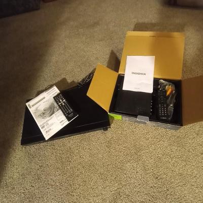 PANASONIC DVD/CD PLAYER WITH REMOTE AND IINSIGNIA CONVERTER BOX