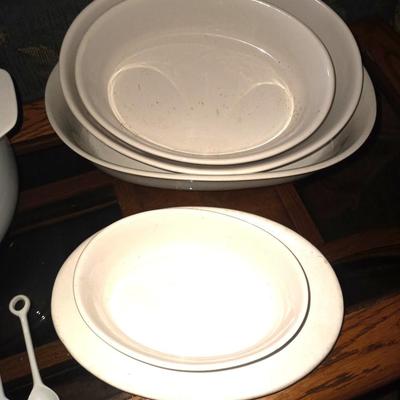 WHITE STONEWARE BAKEWARE