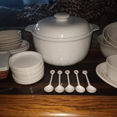 WHITE STONEWARE BAKEWARE