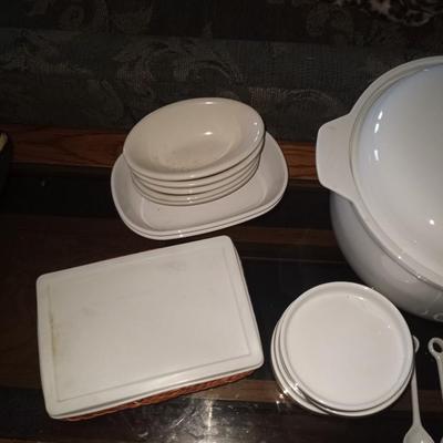 WHITE STONEWARE BAKEWARE