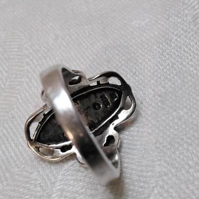 RM Unique Dyed Mother Of Pearl Ring Size 7
