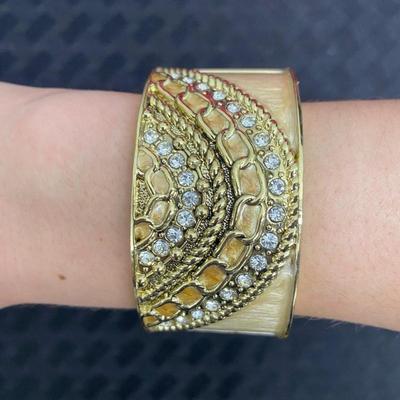 Gorgeous bracelet