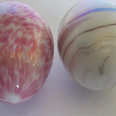 Two Vintage Gibson Art Glass Eggs, Unsigned, 1990s