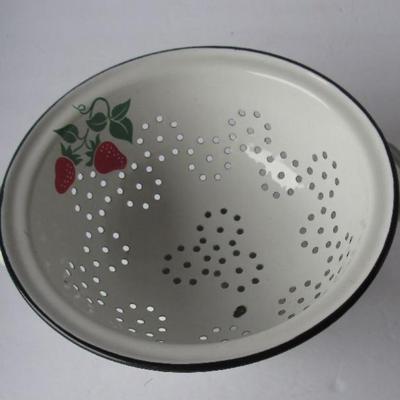 Lot 141: Cute Decorative Enamelware Colander