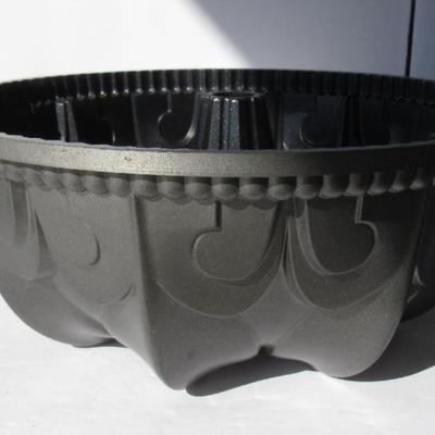 Lot 142: Nordic Ware Good Quality Mold, Fleur de Lis Pattern
