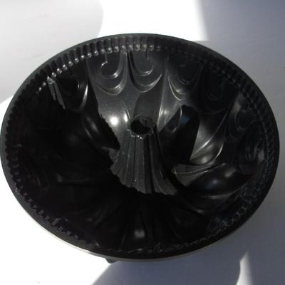 Lot 142: Nordic Ware Good Quality Mold, Fleur de Lis Pattern