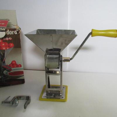 Lot 156: Sturdy Quality Tomato Crusher/Juicer, Spremipomodoro San Marzano
