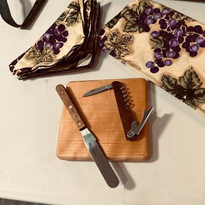 PICNIC, CONCERTS WINE AND CHEESE BASKET FOR 4 