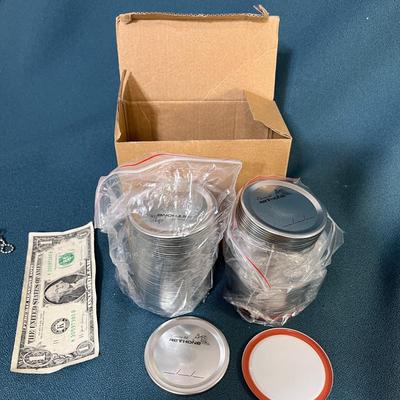 CANNING LIDS NEW IN BOX 144 COUNT