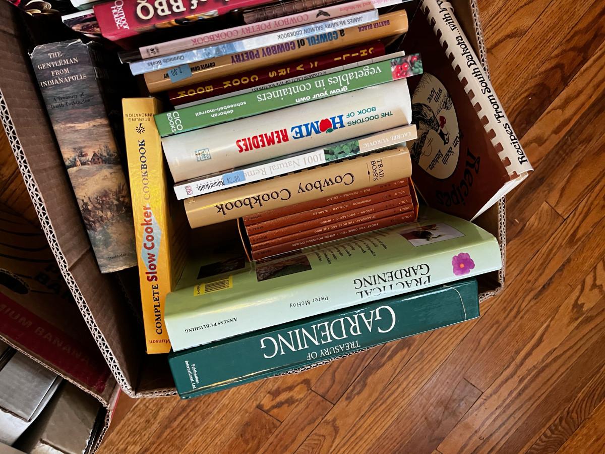 Banana Box full of Books: Art and Cookbooks! | EstateSales.org