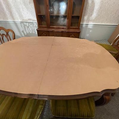 Vintage Bassett Dining Table with 8 Chairs and Custom Cover